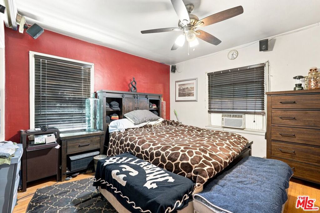 15954 Gault Street Property Photo 23