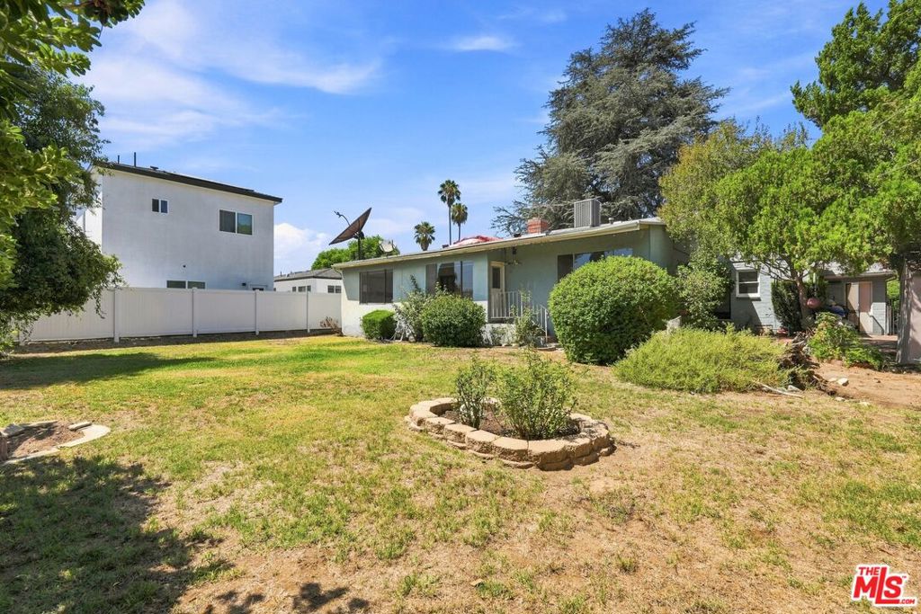 15954 Gault Street Property Photo 31