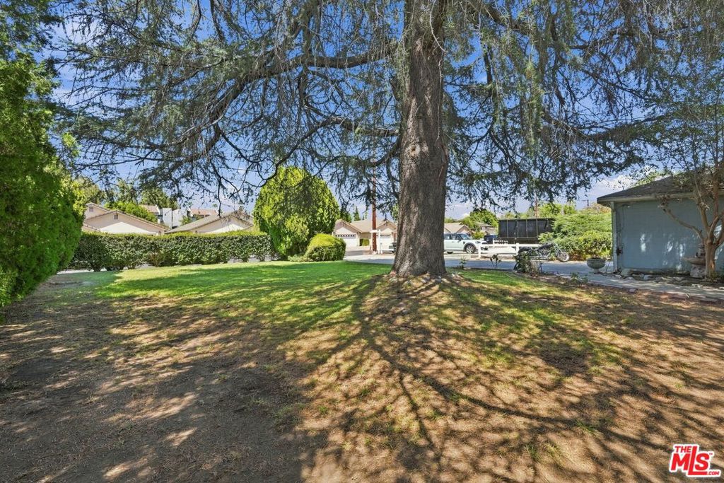 15954 Gault Street Property Photo 32