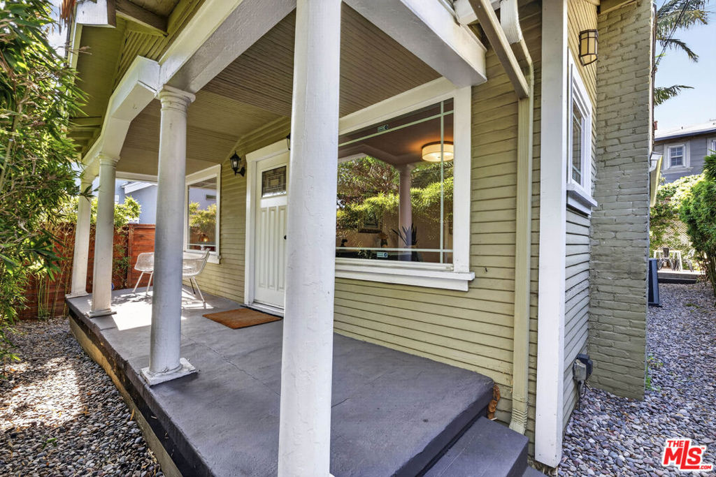 5335 Fountain Avenue Property Photo 3