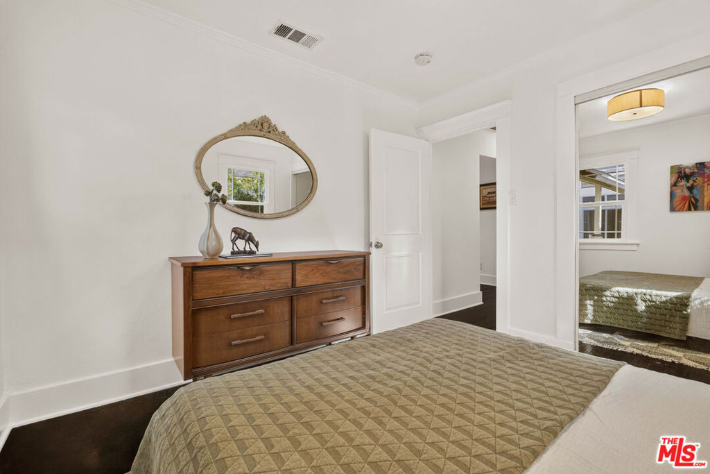 5335 Fountain Avenue Property Photo 12