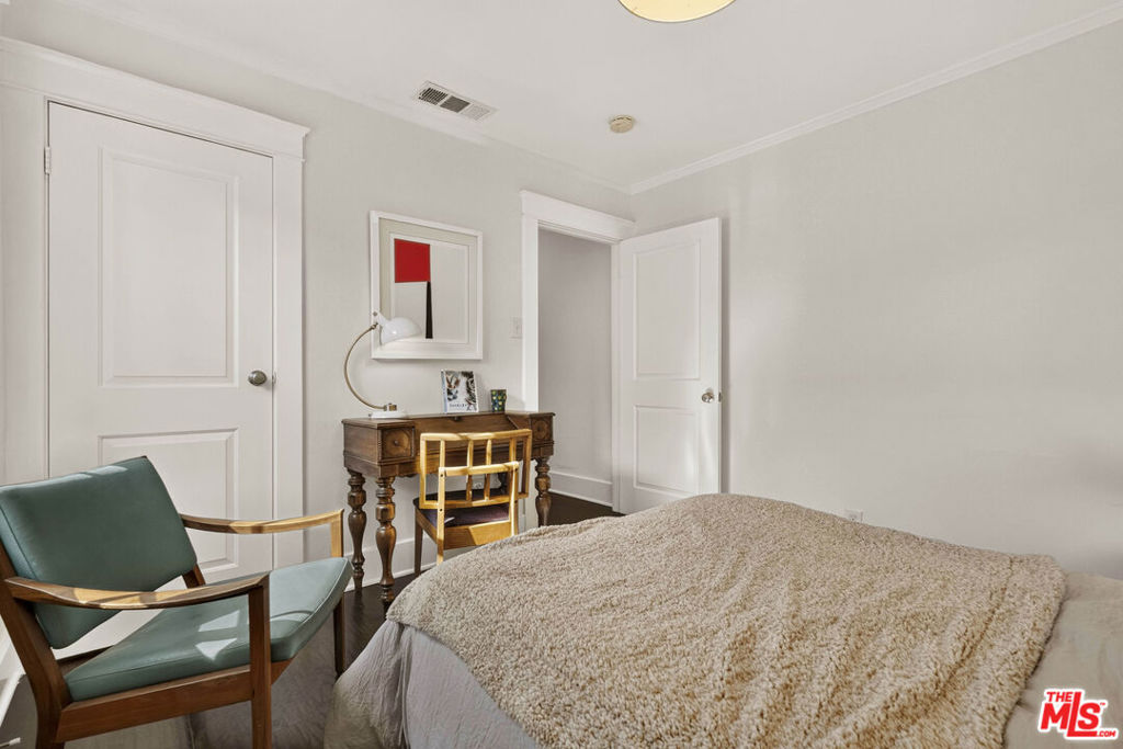 5335 Fountain Avenue Property Photo 15