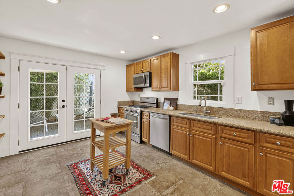 5335 Fountain Avenue Property Photo 19