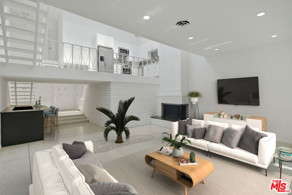 764 N Doheny Drive 2 Property Photo 1
