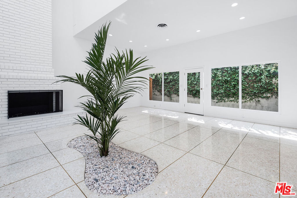 764 N Doheny Drive 2 Property Photo 2