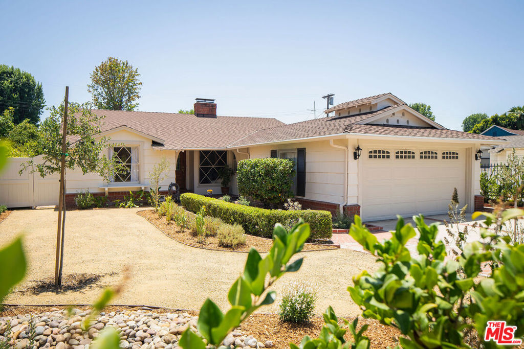 13024 Magnolia Boulevard Property Photo 1