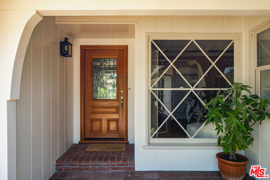 13024 Magnolia Boulevard Property Photo 2