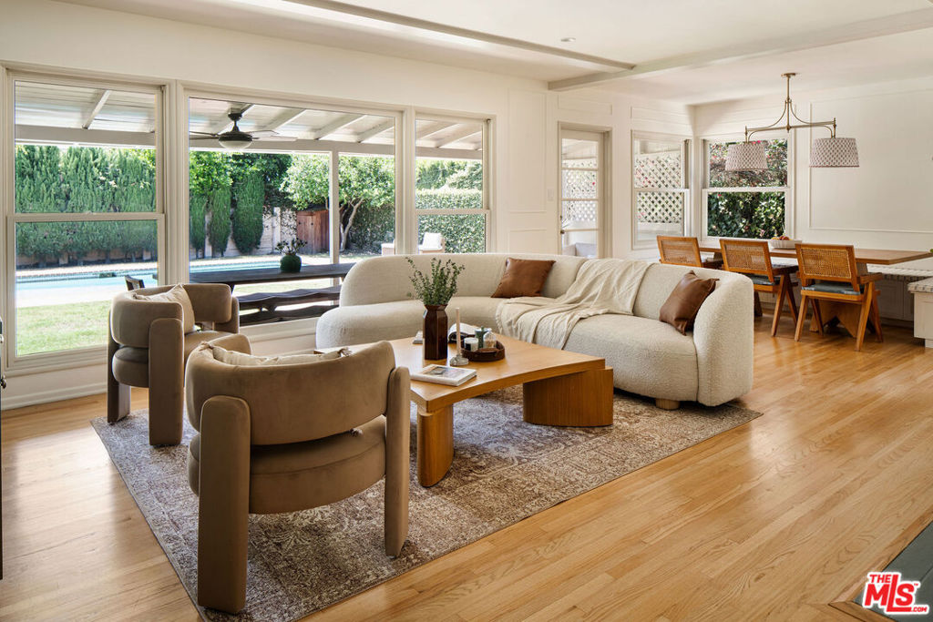 13024 Magnolia Boulevard Property Photo 3