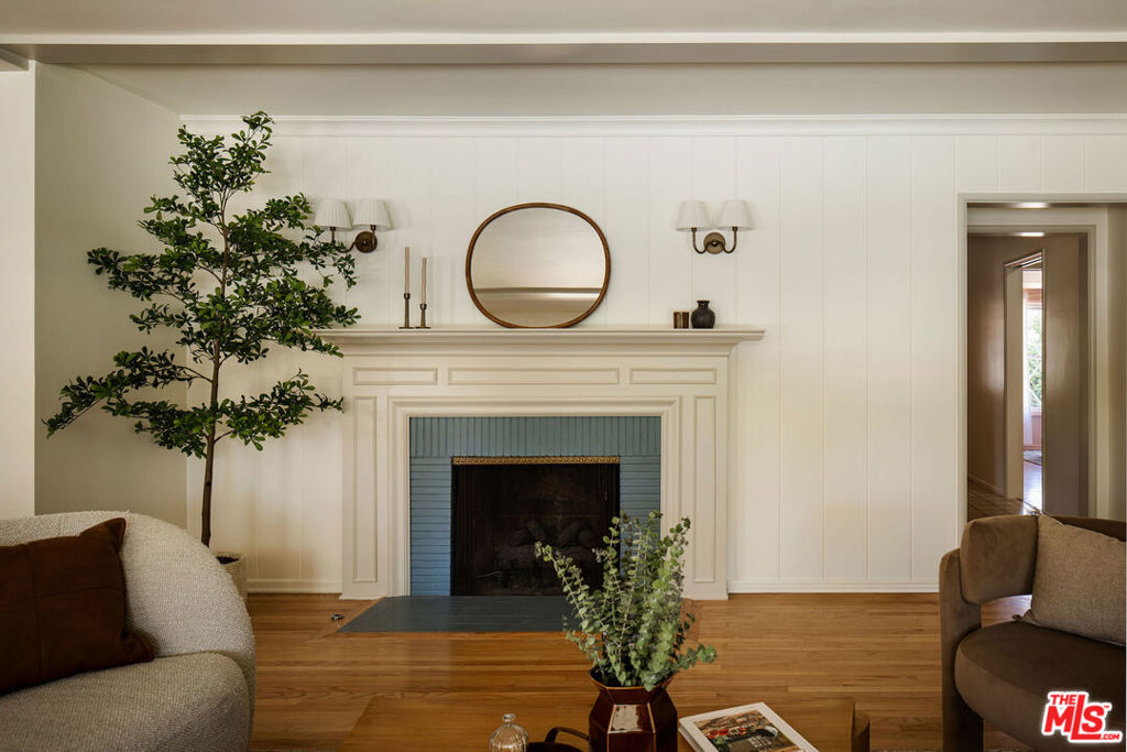 13024 Magnolia Boulevard Property Photo 5