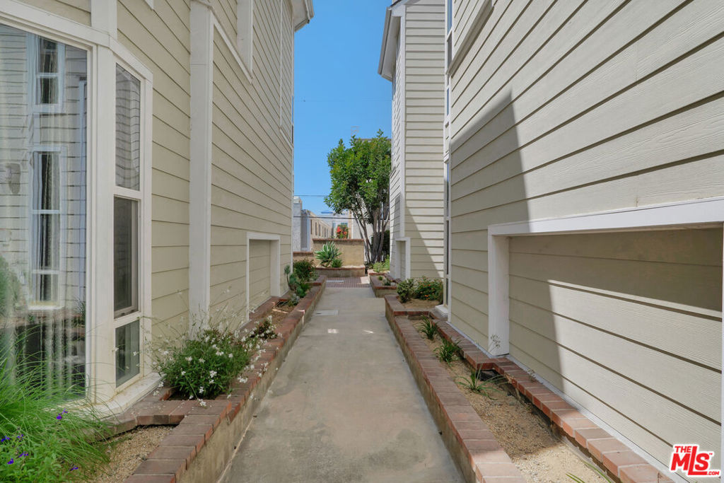 1717 Stoner Avenue 105 Property Photo 45