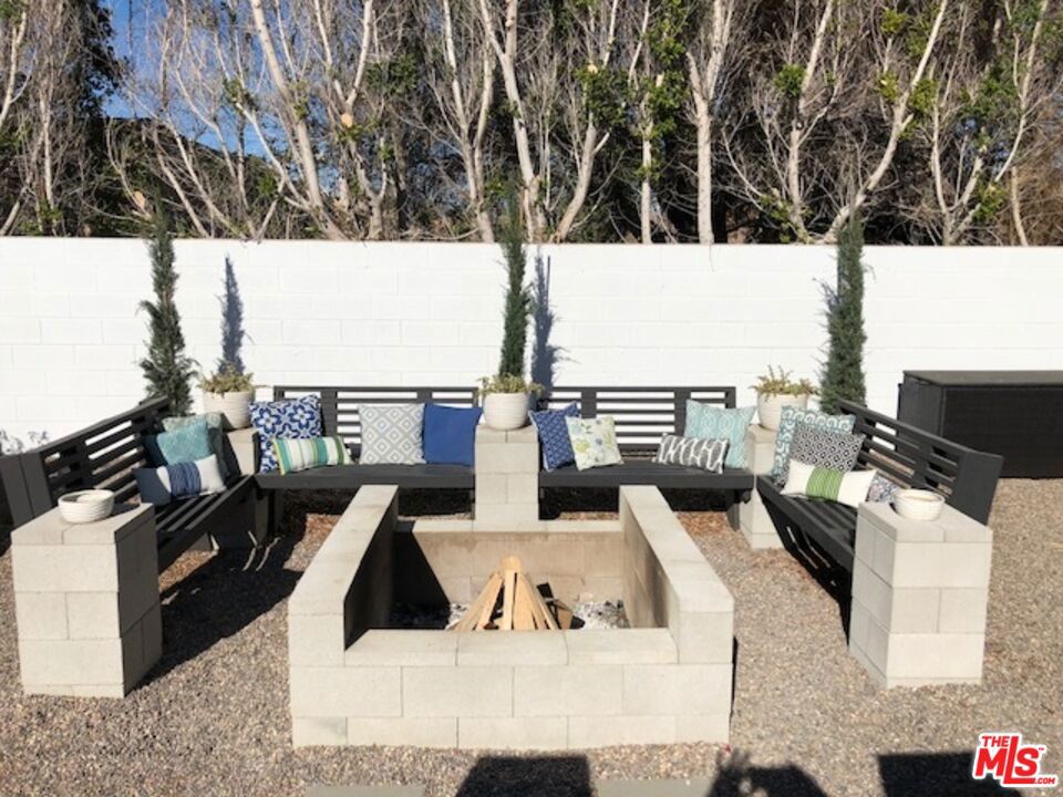 2350 N Los Alamos Road Property Photo 11