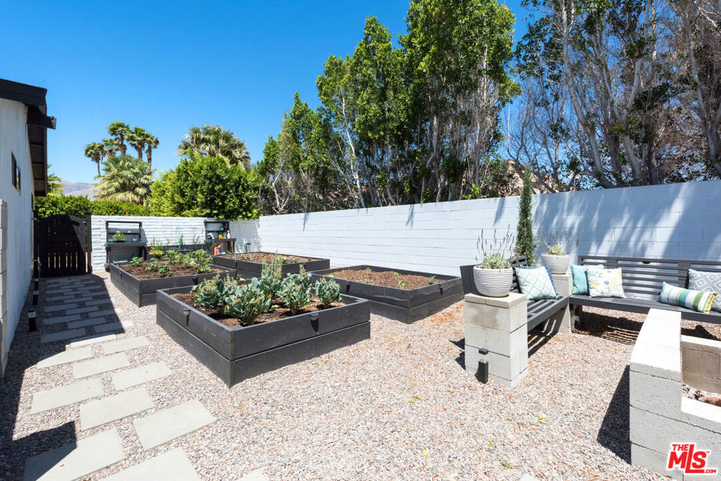 2350 N Los Alamos Road Property Photo 17