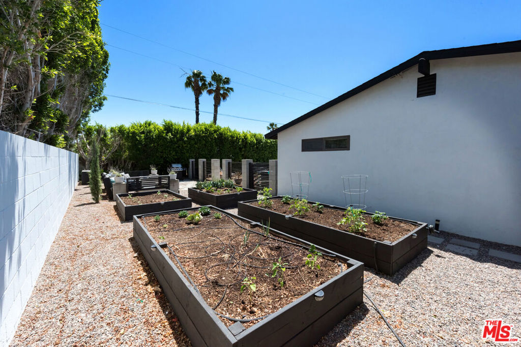 2350 N Los Alamos Road Property Photo 20