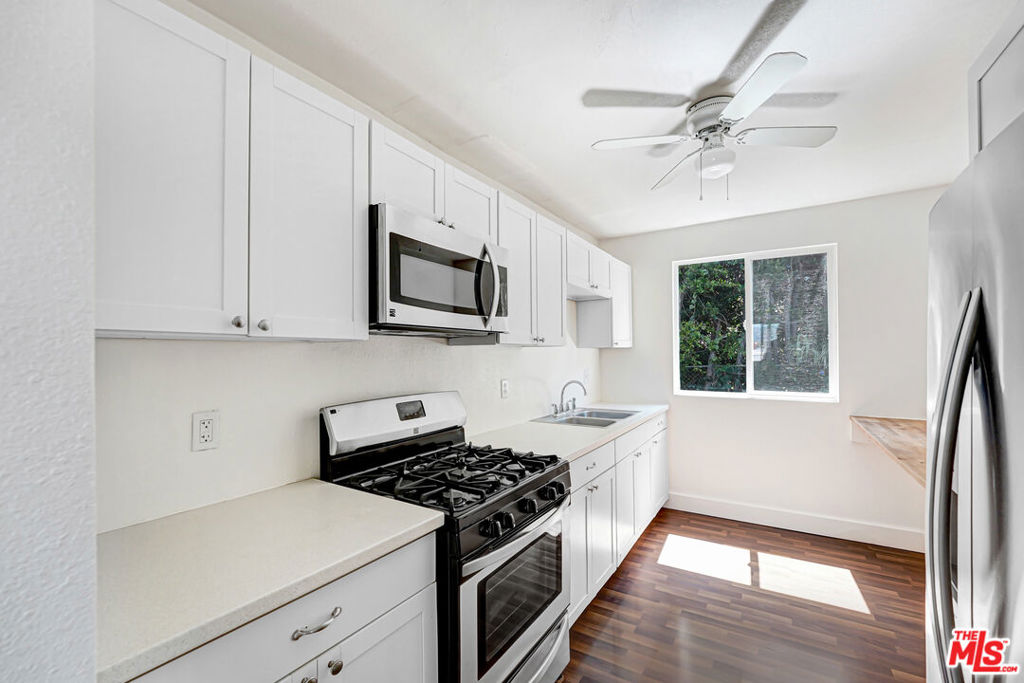 832 Hyperion Avenue Property Photo 8