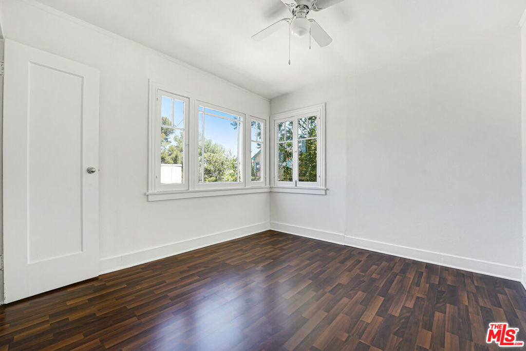 832 Hyperion Avenue Property Photo 11