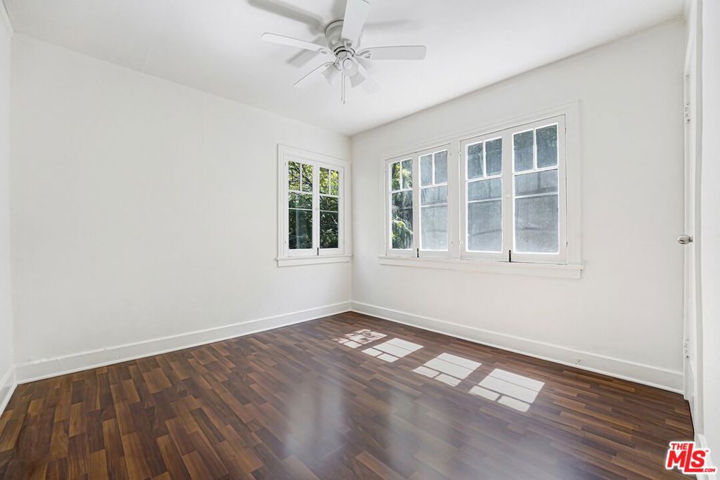 832 Hyperion Avenue Property Photo 12