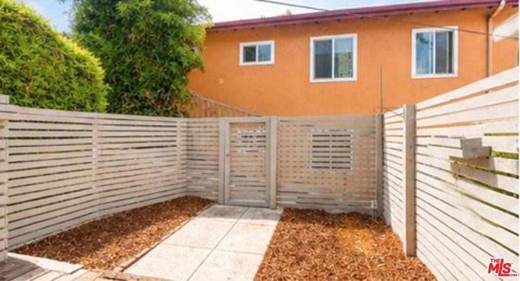 832 Hyperion Avenue Property Photo 13