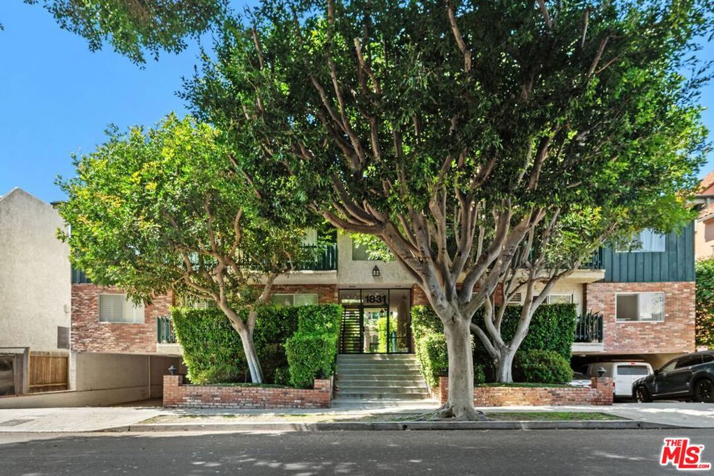 1831 Barry Avenue 3 Property Photo 1