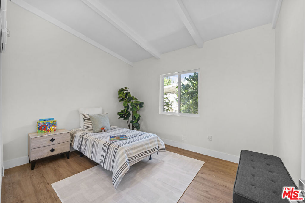 7528 Newcastle Avenue Property Photo 9