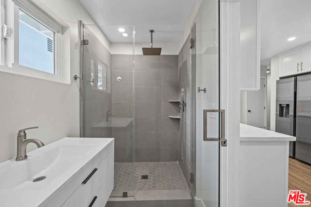 7528 Newcastle Avenue Property Photo 13