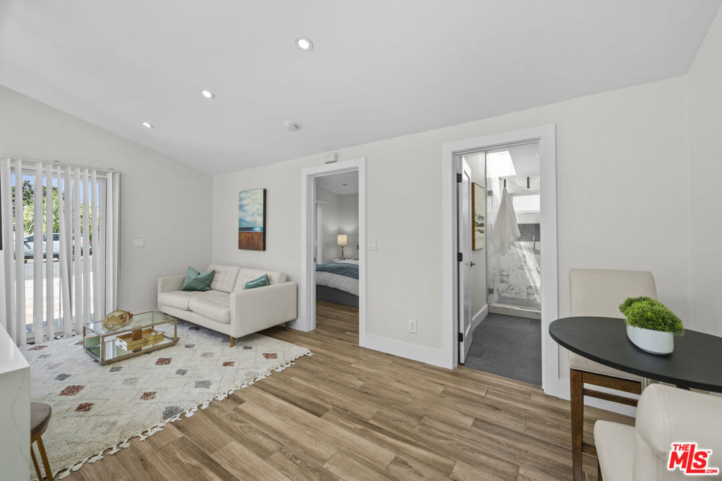 7528 Newcastle Avenue Property Photo 16