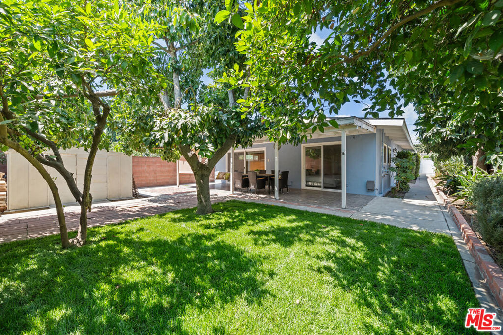 7528 Newcastle Avenue Property Photo 20