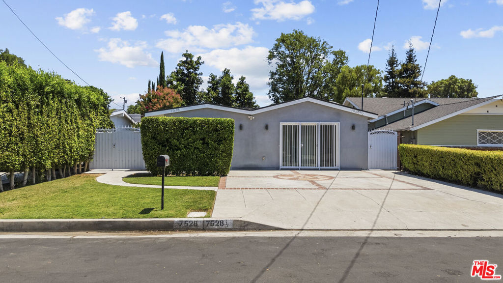 7528 Newcastle Avenue Property Photo 23