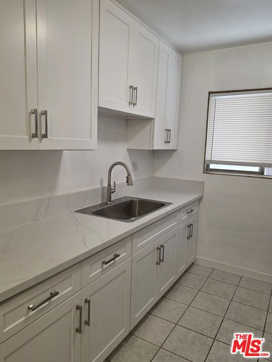 428 S Wilton Place 3 Property Photo 3