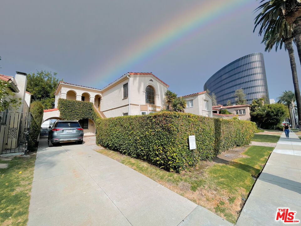219 S Hamilton Drive 2 Property Photo 1
