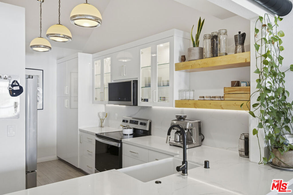 1900 Vine Street 303 Property Photo 4