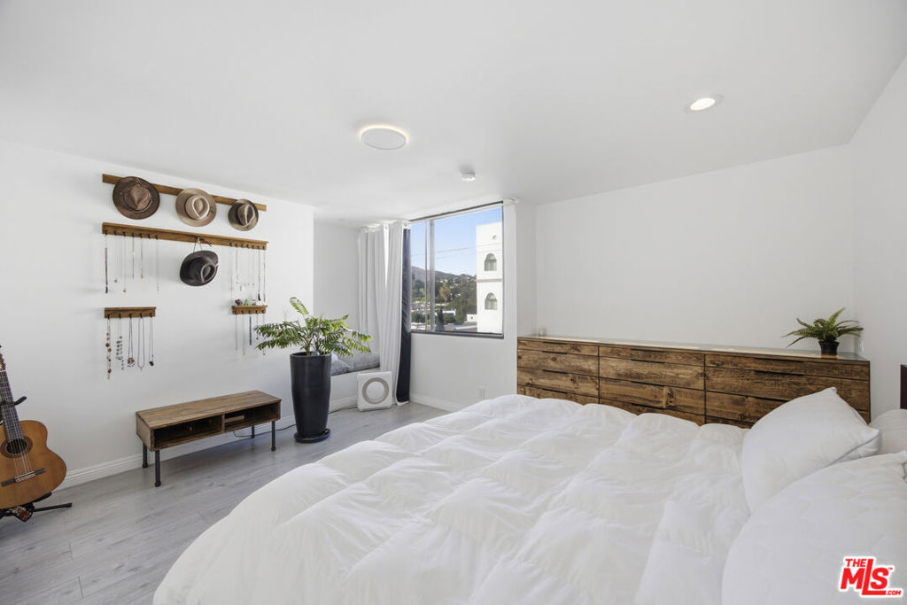 1900 Vine Street 303 Property Photo 6