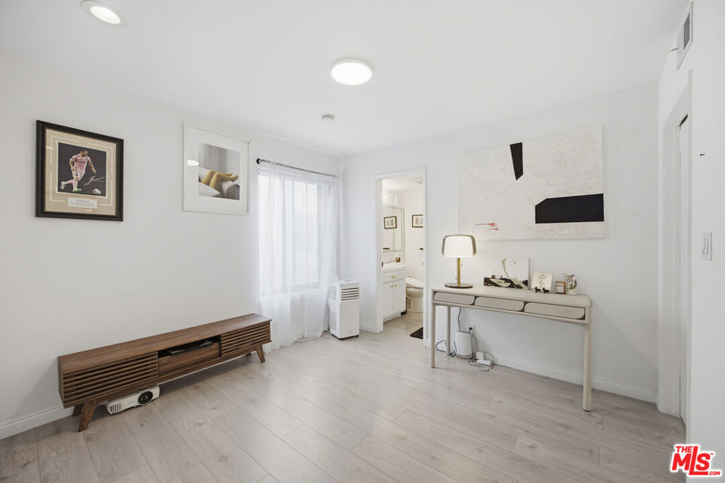 1900 Vine Street 303 Property Photo 10