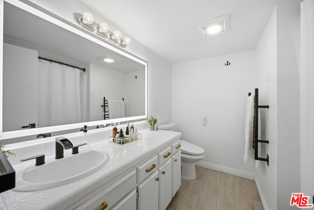 1900 Vine Street 303 Property Photo 11