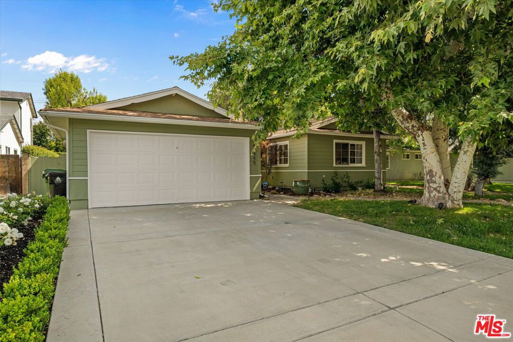 23445 Sylvan Street Property Photo 3