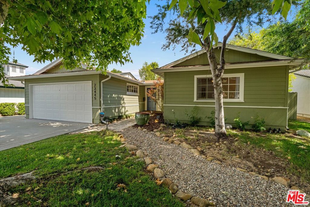 23445 Sylvan Street Property Photo 5