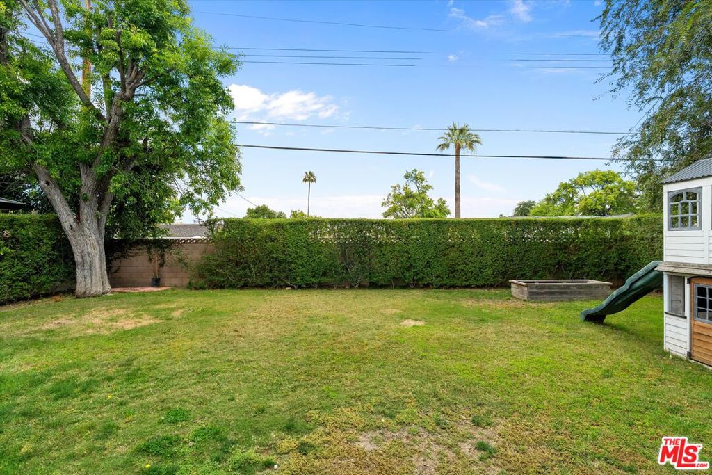 23445 Sylvan Street Property Photo 36