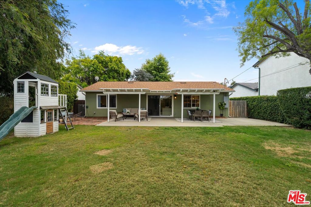 23445 Sylvan Street Property Photo 37