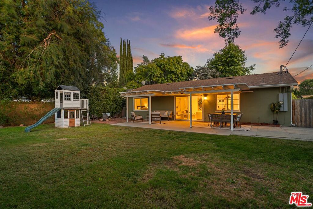 23445 Sylvan Street Property Photo 49