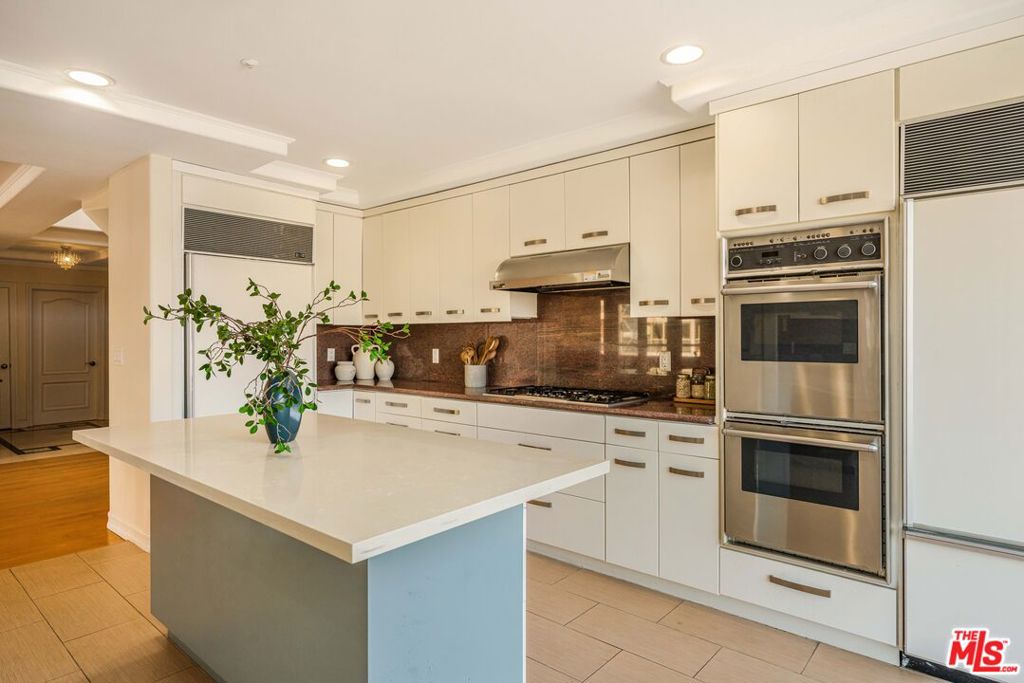 1645 Malcolm Avenue 302 Property Photo 14