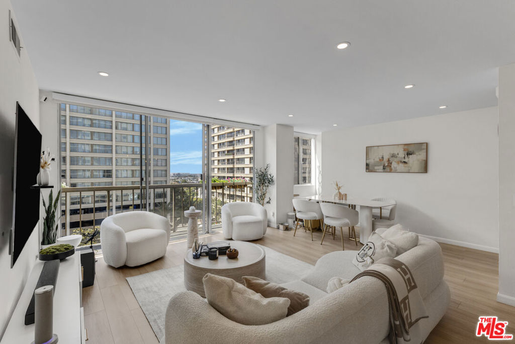 10747 Wilshire Boulevard 902 Property Photo 1