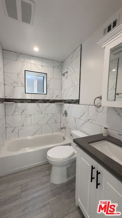 9011 Holmes Avenue B Property Photo 3