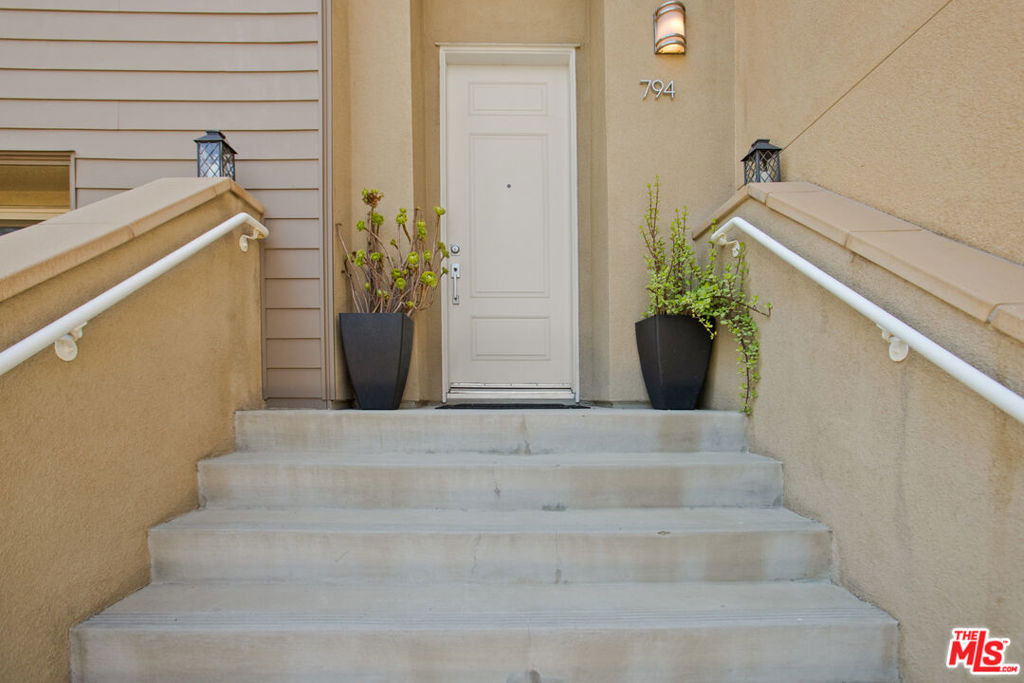 794 Colorado Circle Property Photo 3