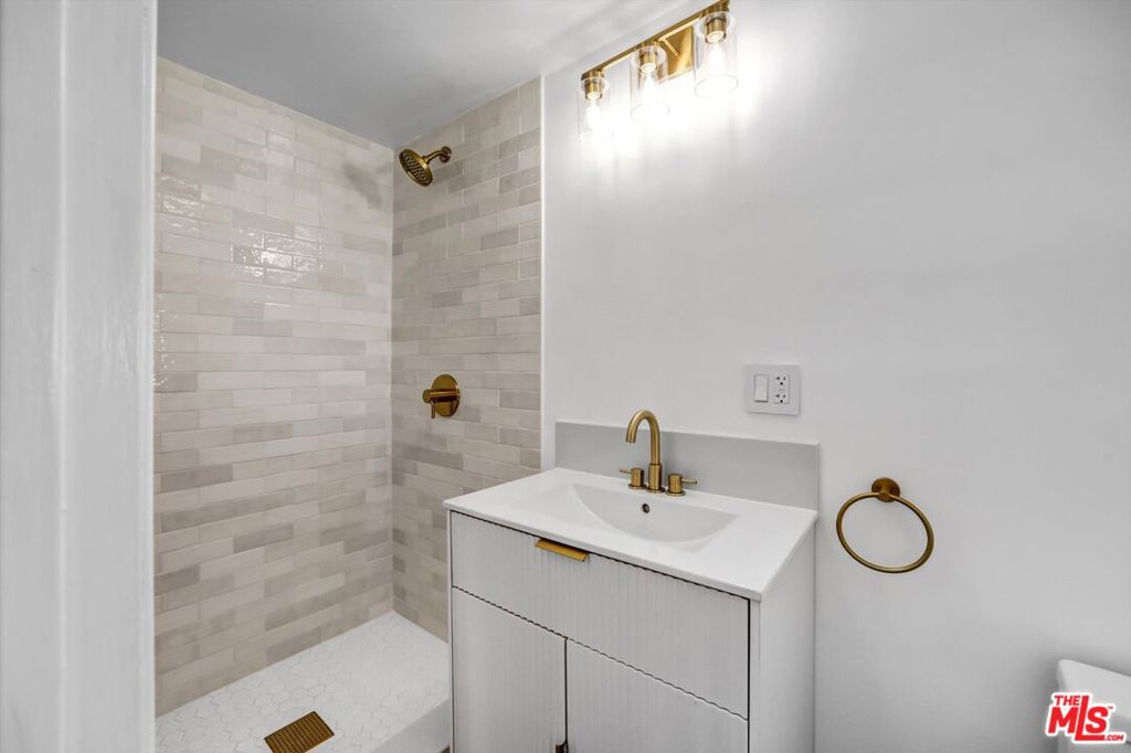 6254 Ben Avenue Property Photo 15