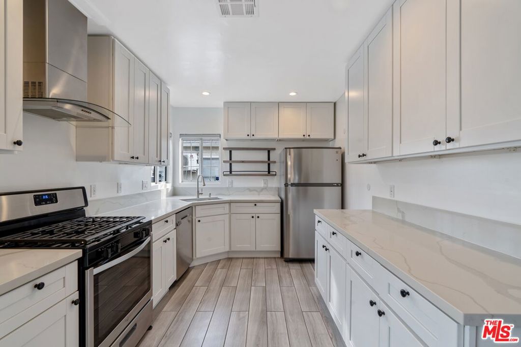 6713 Saint Clair Avenue Property Photo 10