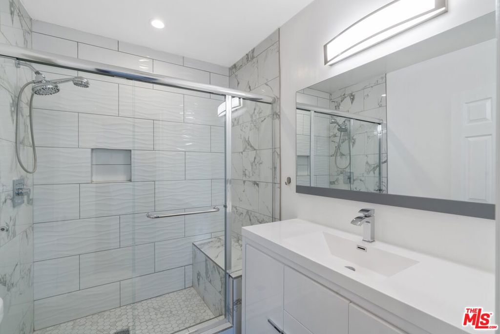 6713 Saint Clair Avenue Property Photo 17