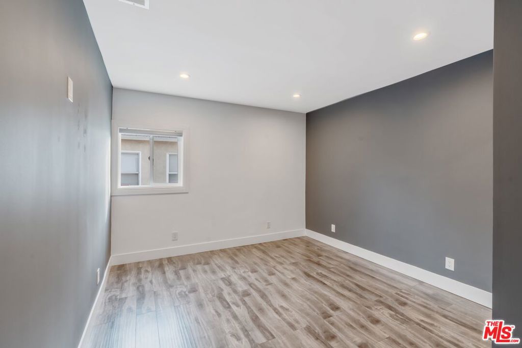 6713 Saint Clair Avenue Property Photo 18