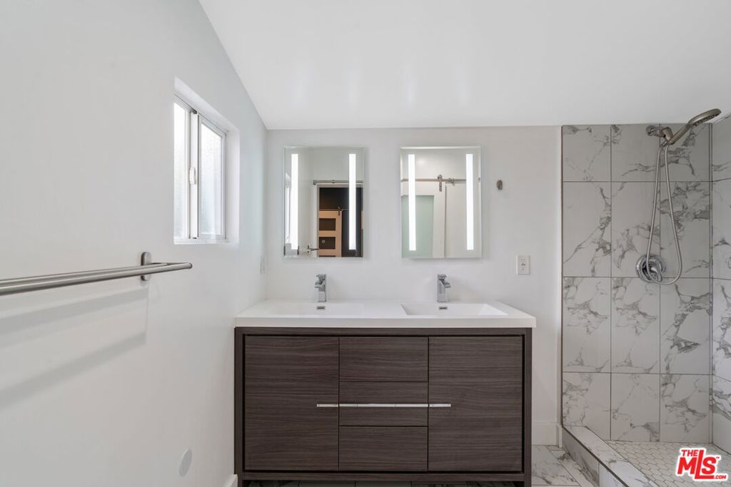 6713 Saint Clair Avenue Property Photo 32