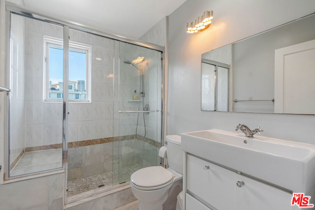 1645 Malcolm Avenue 302 Property Photo 35