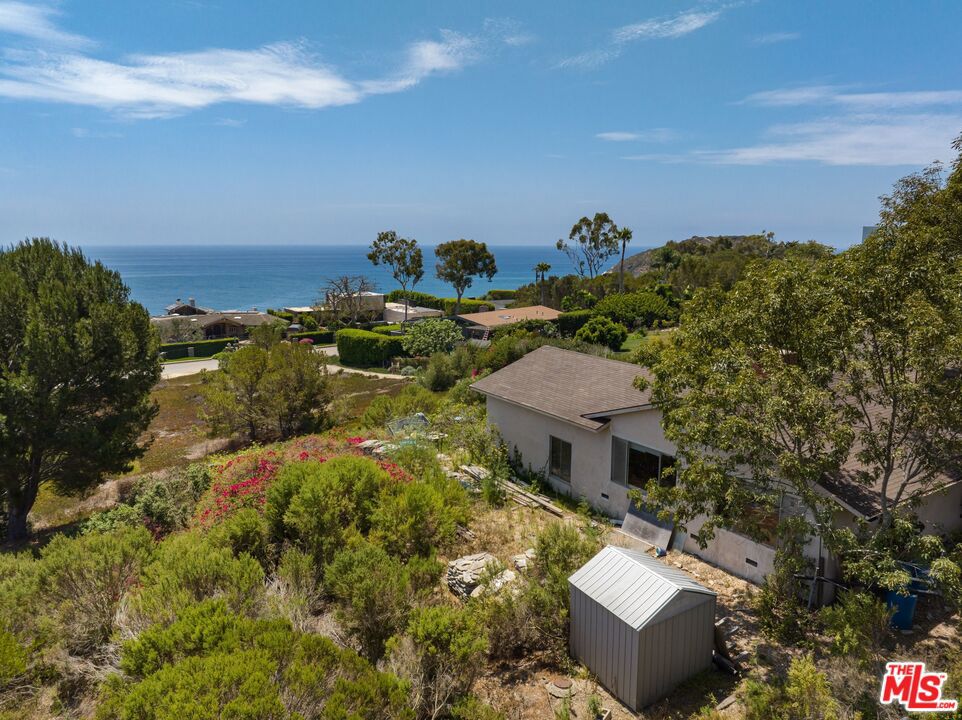 29029 Cliffside Drive Property Photo 5