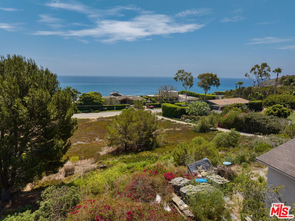 29029 Cliffside Drive Property Photo 8